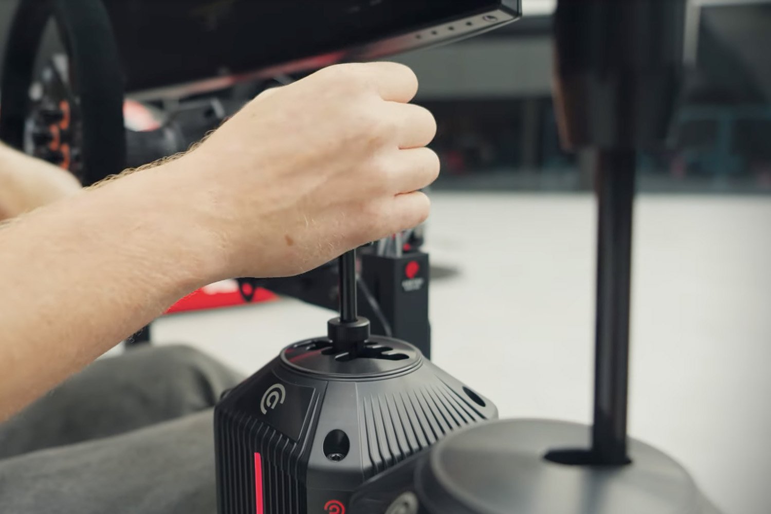 Asetek Racing Shifter e Handbrake para simulação de corrida
